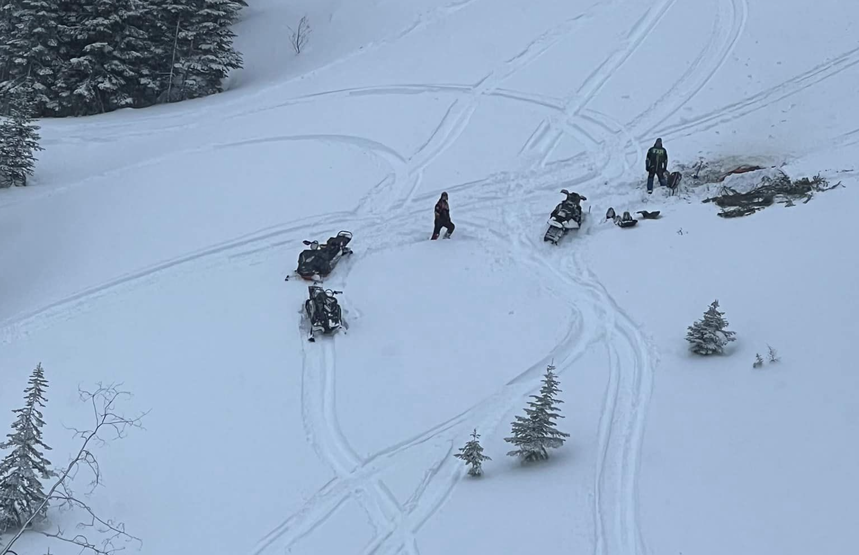 'Did everything right': Textbook rescue of injured snowmobiler in Okanagan | iNFOnews.ca