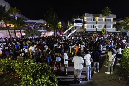 Miami Beach sets spring break curfew after 2 fatal shootings | iNFOnews.ca Miami Beach sets spring break curfew after 2 fatal shootings | iNFOnews.ca