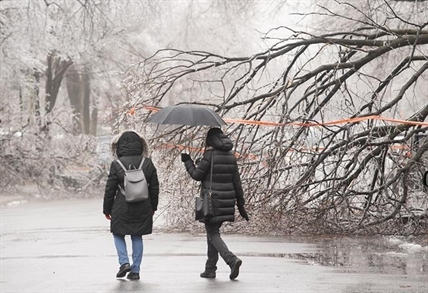 Hundreds of thousands remain without power after dedly ice storm in Quebec | iNFOnews.ca Hundreds of thousands remain without power after dedly ice storm in Quebec | iNFOnews.ca