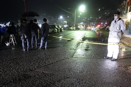 Explosive thrown at Japan PM at campaign event; 1 hurt | iNFOnews.ca Explosive thrown at Japan PM at campaign event; 1 hurt | iNFOnews.ca