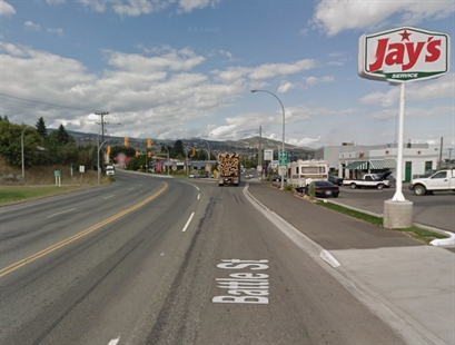 Crash plugs traffic at Columbia and Battle | iNFOnews.ca