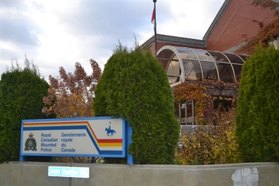 Man rescued from vehicle after crashing into parked van | iNFOnews.ca