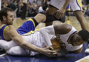 Warriors hold off Pacers' late charge to hand NBA's best home team 98-96 loss | iNFOnews.ca CP27461210