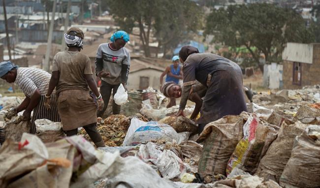 Kenya dump dwellers make a living recycling hair extensions | iNFOnews.ca Kenya dump dwellers make a living recycling hair extensions | iNFOnews.ca