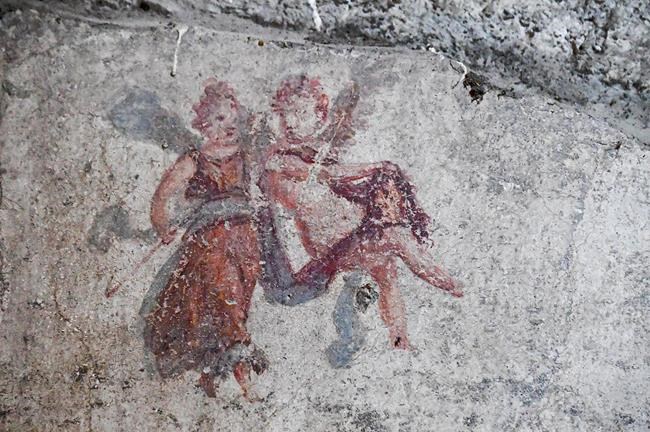 Archaeologists find street of balconies in Italy's Pompeii | iNFOnews.ca CP1150186291