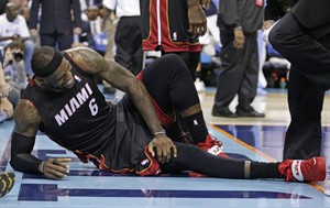 LeBron James scores 31 points, Heat sweep Bobcats with 109-98 win to move on to second round | iNFOnews.ca CP28168911
