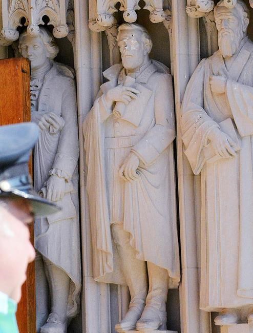 Duke University removes damaged Robert E. Lee statue | iNFOnews.ca