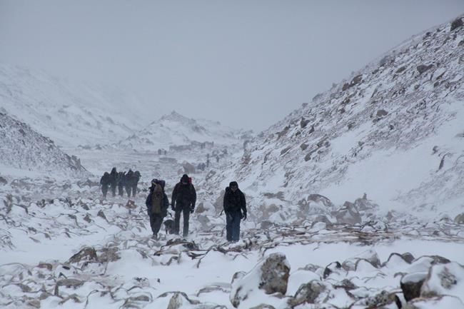 Expeditions to send huge trash bags to help clean Mt Everest | iNFOnews.ca