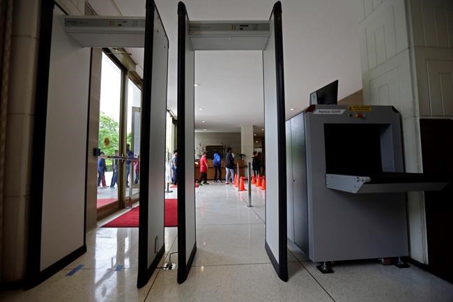 N Carolina, other legislatures warily begin security checks | iNFOnews.ca CP617774938