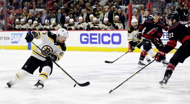 Bruins beat Carolina 2-1, take 3-0 series lead | iNFOnews.ca