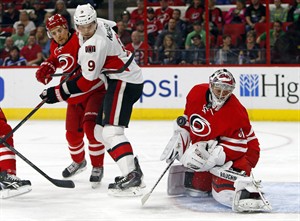 Hammond allows fewer than 3 goals again in Senators' 2-1 OT win over Hurricanes | iNFOnews.ca CP32333491