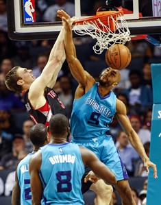 DeMar DeRozan scores 18 points, Raptors beat Hornets 92-74 | iNFOnews.ca