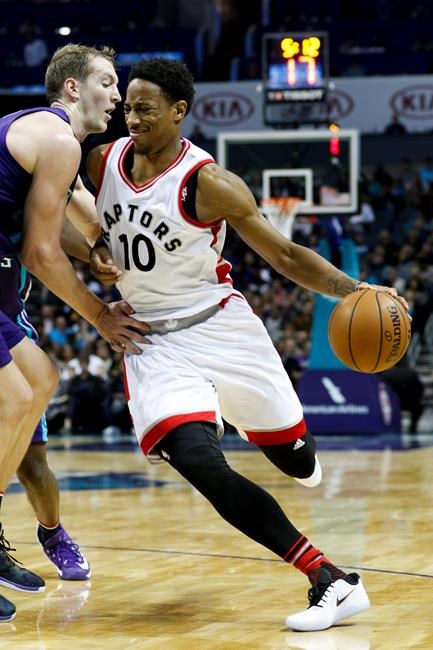 DeRozan scores 34, Raptors come back to beat Hornets 113-111 | iNFOnews.ca