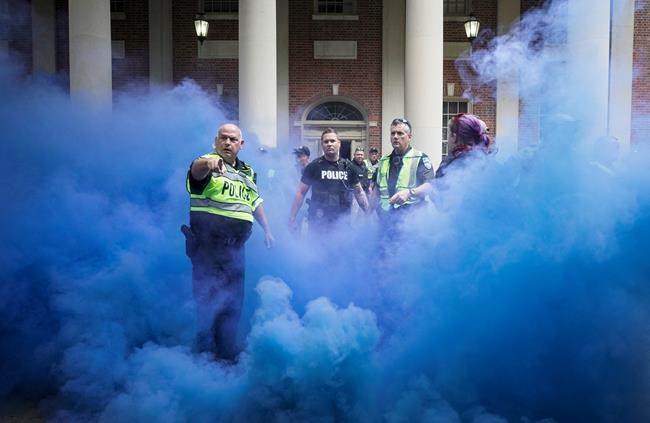 8 arrested in protest over toppled Confederate statue | iNFOnews.ca 8 arrested in protest over toppled Confederate statue | iNFOnews.ca