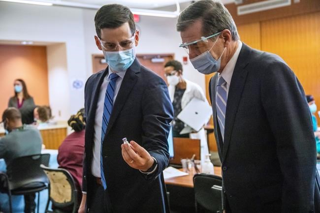 Governors scramble to speed vaccine effort after slow start | iNFOnews.ca