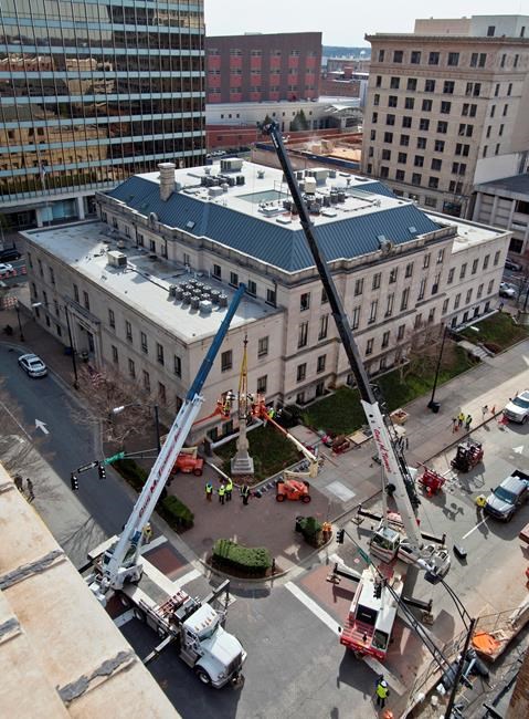 The Latest: Confederate statue base, column removed by crane | iNFOnews.ca