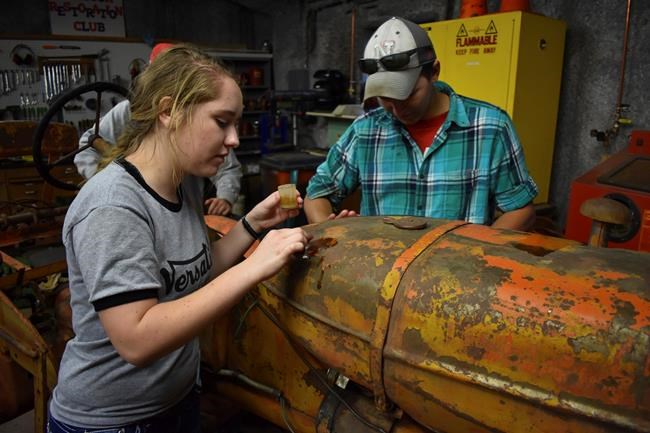 Last homesteader's tractor almost ready in Nebraska | iNFOnews.ca CP1579273740