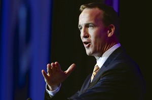 Peyton Manning tells Omaha banquet crowd he'll keep shouting city's name in pre-snap routine | iNFOnews.ca CP28386145