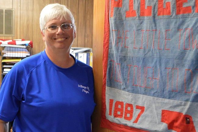 Ex-Nebraska clerk praised for tornado work gets prison term | iNFOnews.ca