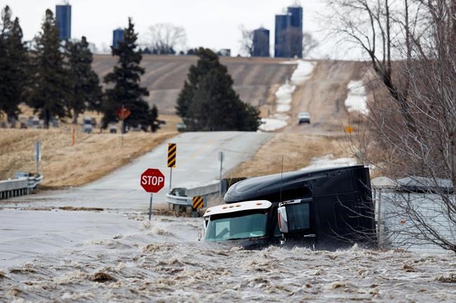 Late-winter storm hits Midwest after paralyzing Colorado | iNFOnews.ca