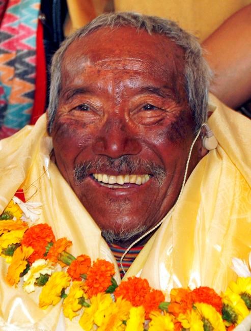 Nepal man, 85, dies trying to become oldest Everest climber | iNFOnews.ca