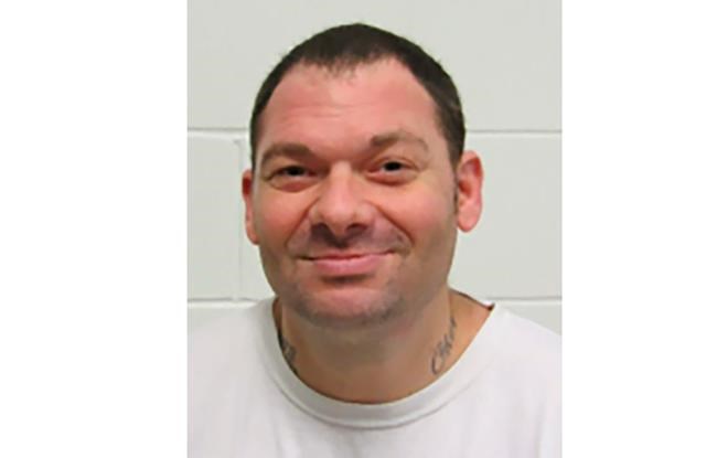 Man who had sex with adult daughter gets more prison time | iNFOnews.ca CP871168236