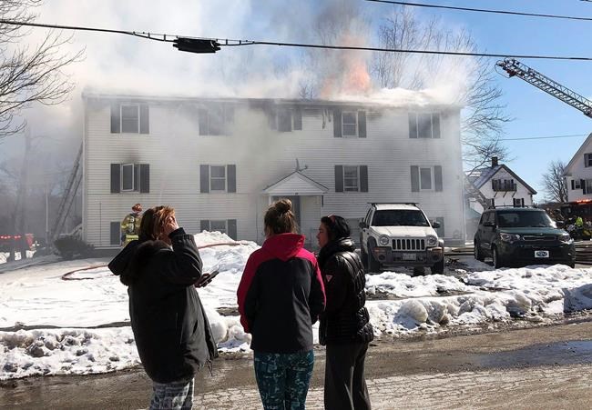 1 firefighter killed, 4 injured in Maine building fire | iNFOnews.ca