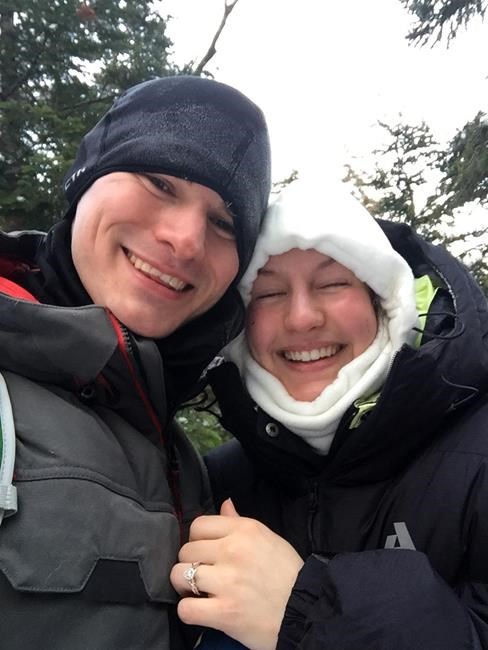 Warm hearts, subzero temps: Couple gets engaged on mountain | iNFOnews.ca