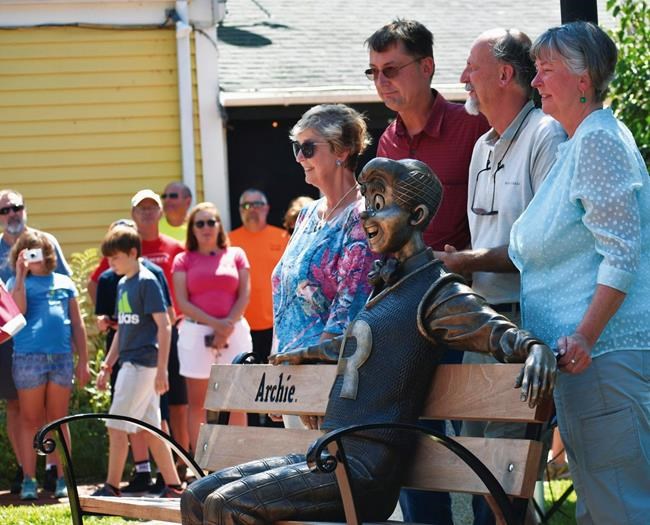 Bronze Archie statue honours artist for hometown anniversary | iNFOnews.ca