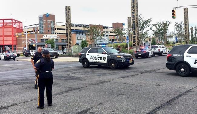 Cops: Shooter kills man, turns gun on himself at outlet mall | iNFOnews.ca CP662187169