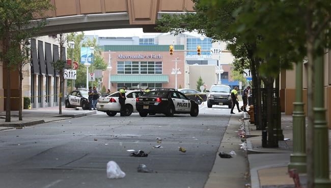 Cop shot, critical after gunfire exchange; 1 suspect dead | iNFOnews.ca