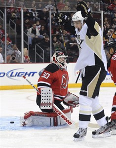 Henrique helps Devils beat Penguins 3-1 for 4th straight win, snapping 5-game streak for Pitt | iNFOnews.ca