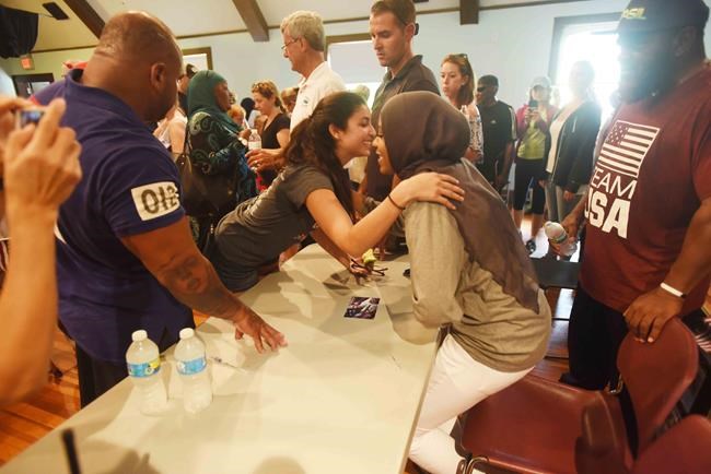 Olympic fencer who wore hijab returns home to fanfare | iNFOnews.ca