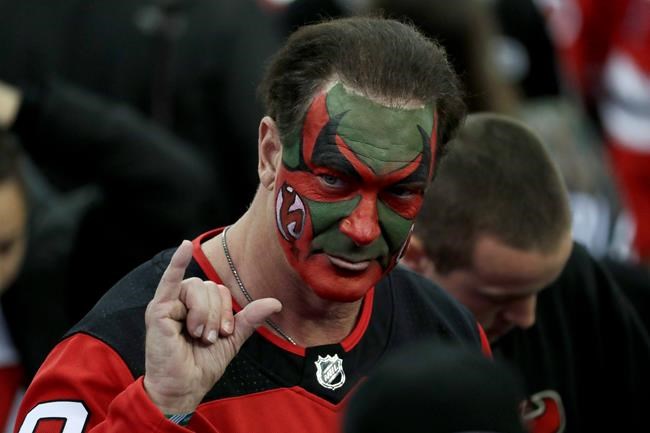 'Seinfeld' actor shows up at Devils game with face painted | iNFOnews.ca