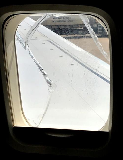 Passengers heard window popping on Southwest plane | iNFOnews.ca Passengers heard window popping on Southwest plane | iNFOnews.ca