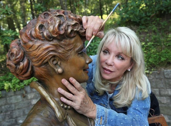 'Scary Lucy' no more: Town reveals new Lucille Ball statue | iNFOnews.ca