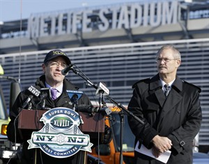Super Bowl organizers say they're armed with trucks, salt, snow melters to combat bad weather | iNFOnews.ca CP26511273