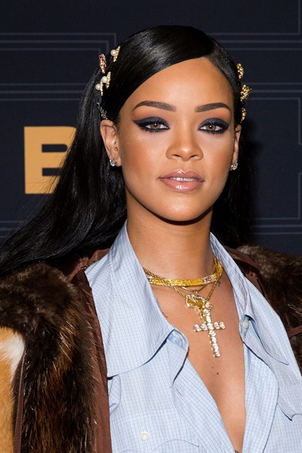 Rihanna, Shonda Rhimes, Clinton appear at Black Girls Rock! | iNFOnews.ca Rihanna, Shonda Rhimes, Clinton appear at Black Girls Rock! | iNFOnews.ca