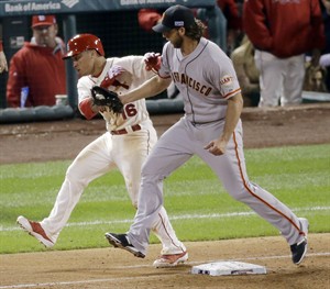Bumgarner tames Cardinals, Giants get just enough off Wainwright for 3-0 win in NLCS opener | iNFOnews.ca CP30252721