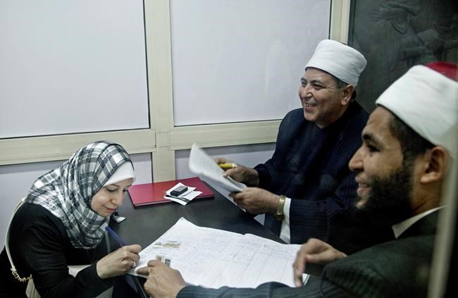 Clerics offering religious edicts in Cairo metro stir debate | iNFOnews.ca