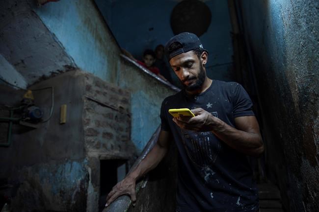 Pandemic turns Egyptian soccer player into a street vendor | iNFOnews.ca CP945550385