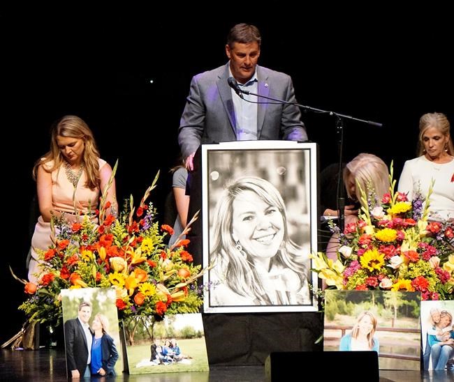 Hundreds mourn New Mexico woman killed in Southwest flight | iNFOnews.ca