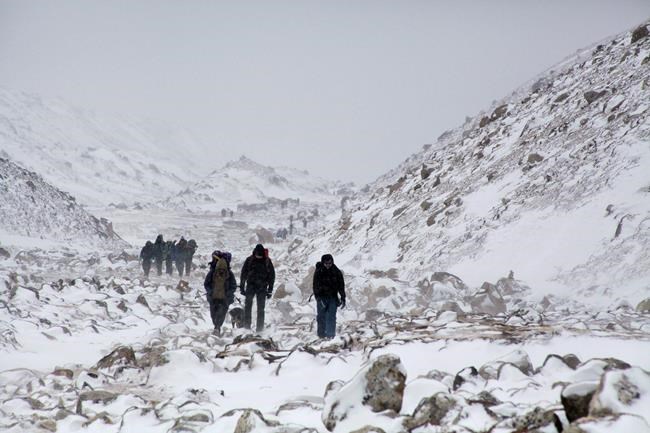 Risky retrieval of Everest bodies raises climbers' concern | iNFOnews.ca Risky retrieval of Everest bodies raises climbers' concern | iNFOnews.ca