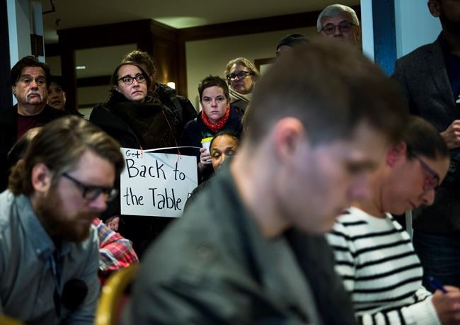Ontario Liberal government moves to introduce legislation to end college strike | iNFOnews.ca