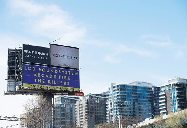 'Text and drive' billboards on Toronto highway deliver grim message | iNFOnews.ca 'Text and drive' billboards on Toronto highway deliver grim message | iNFOnews.ca