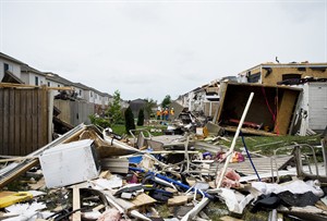 Emergency crews fetch pets, medications left in homes ravaged by tornado | iNFOnews.ca CP28823772