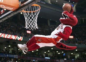 Lowry scores 22 points as Raptors win 105-86, beat Timberwolves for 15th time in 16 meetings | iNFOnews.ca CP20657542