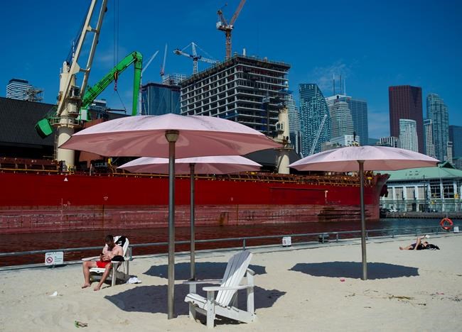 Some employees miss working in air-conditioned spaces as central Canada sizzles | iNFOnews.ca