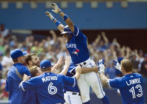 Rajai Davis leads Toronto Blue Jays over Philadelphia Phillies 6-5 in 10 innings | iNFOnews.ca CP18978661