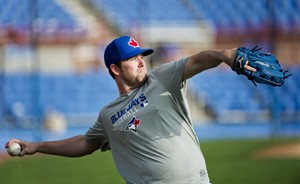 Blue Jays closer Casey Janssen says comeback from surgery is going according to plan | iNFOnews.ca CP22043740